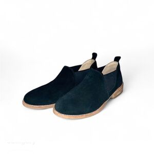 Clarks Black Suede Low Cut Ankle Boots Size 6.5